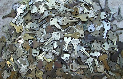 #ad Lot of 20 old vintage antique keys $12.99