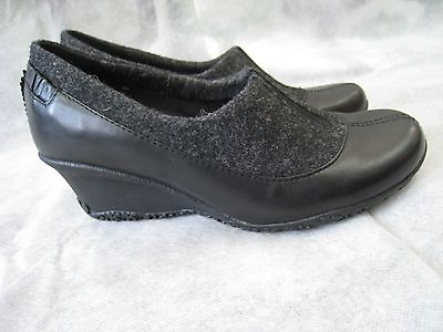 #ad MERRELL Women#x27;s 7M Tulip Black Leather Wedge Heel Comfort Shoe Vibram Sole $29.59