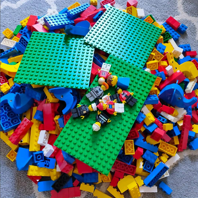#ad Lego large assortment 1.6 kg Includes 8 minifigs and 3 green foundation boards $95.00