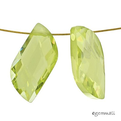 #ad 2x Cubic Zirconia Leaf Pendant Earring Beads 9x19mm Peridot Green #96072 $3.99